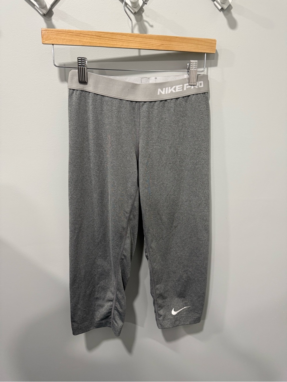 Womens Nike pro capri leggings size medium